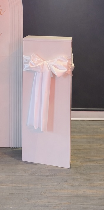 Pink cake stand with bow